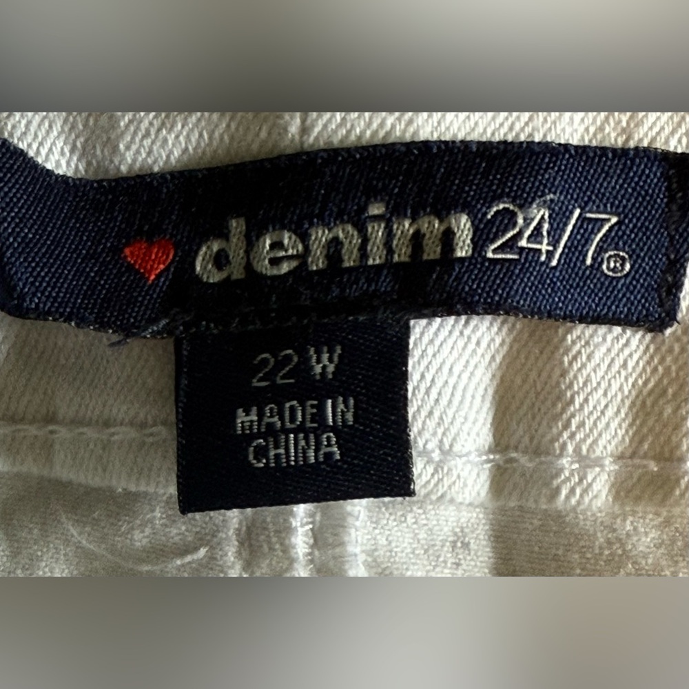 denim24/7 ladies distressed denim capris - Picture 4 of 7